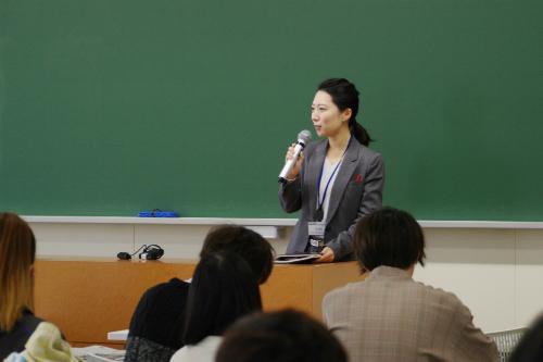 講師の西日本新聞社 二島朋美氏