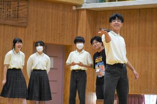 ドローンを手の上に着陸成功
