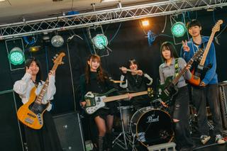 人気ベーシストMINAさんと器楽部の学生が特別セッション