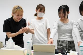 ポータブルエコーを試す様子