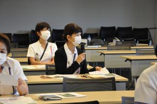 意見、感想を述べる看護師長ら