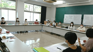 大学院助産学分野でのグループワークの様子