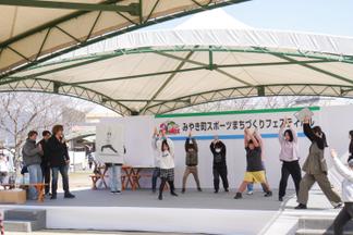 Bチームによる耐久チャレンジストレッチポーズ