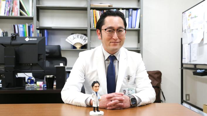 講座の主任教授就任のときに贈られた古賀先生人形と