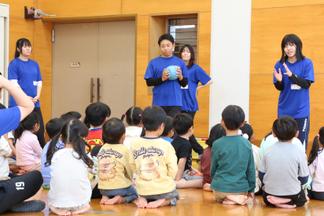 お行儀よく説明を聞きます