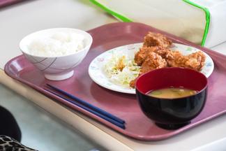 学食体験（御井キャンパスには個性豊かな５つの食堂があります）
