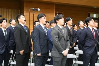 アメフト部、硬式野球部による校歌斉唱