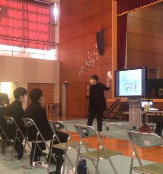 思春期保健出前講座の活動の様子