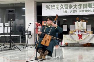 馬頭琴の演奏と歌の披露