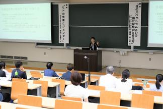 講演中の様子