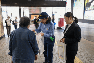 西鉄久留米駅サイネージ前にて