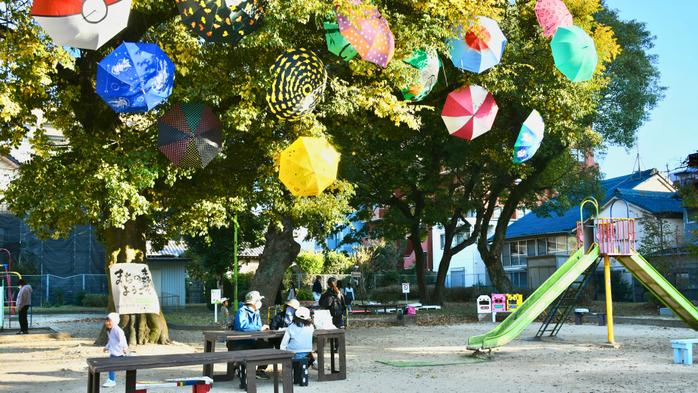 公園がアート空間に！経済学部岩本ゼミが「久留米まちなか美術館」に参加しました