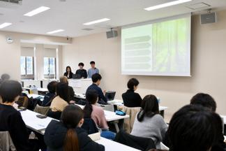 会場となった御井本館ラーニングコモンズB