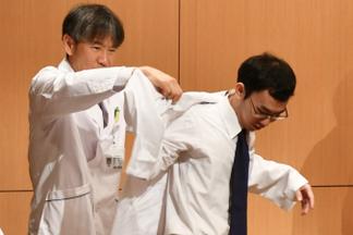 医学科白衣授与式