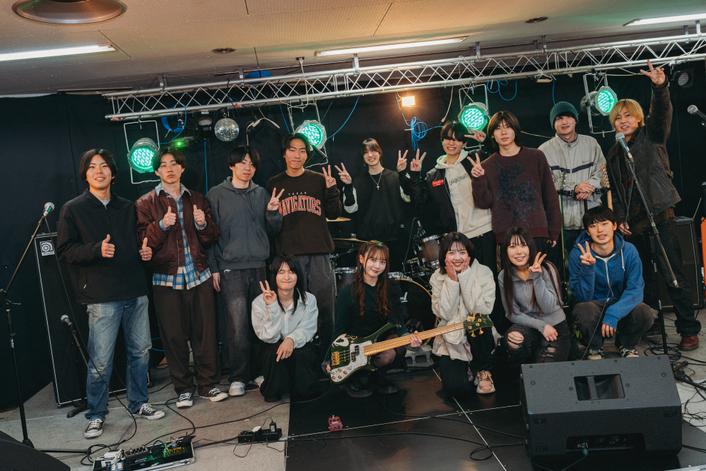 MINAさんと器楽部の学生たち