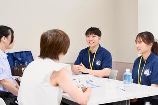学生との個別相談会の様子