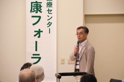開会の挨拶をする惠紙副院長