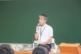 基盤教育研究センター　右田 孝志センター長