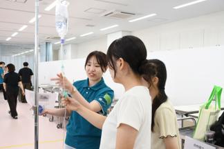 点滴＆車椅子介助に挑戦！（点滴）