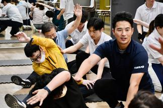 運動前のストレッチを念入りに行います
