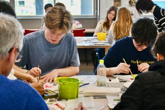 オリジナルの扇子づくりに挑戦