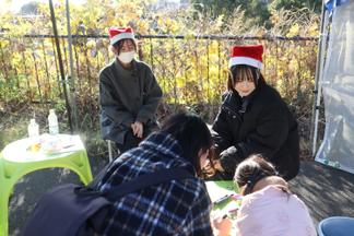 ワークショップを楽しむ子ども