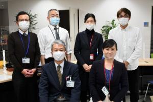 運営サポートを実施した教員と就職・キャリア支援課のスタッフ