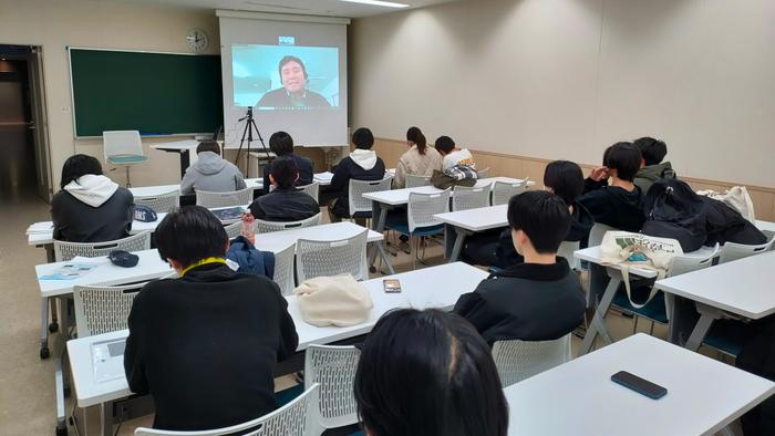 日中貿易について学ぶ小原ゼミが千鳥饅頭総本舗の田中氏にオンラインインタビュー