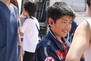フライトドクターのジャケットを着て記念撮影
