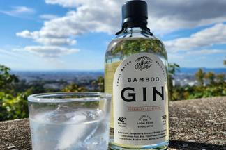 竹と竹の葉を使用したBottled Localの『バンブージン』