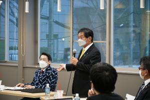 知事といきいきトークの様子(久留米市長)