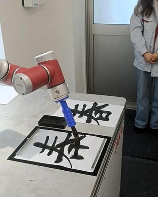 ロボットが単独で模倣（JAKAにて）