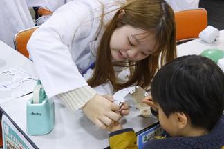 オリジナルのミニ頭蓋骨ペーパークラフトを組み立て