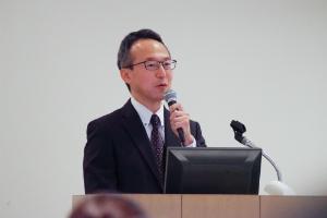 講演する古賀教授