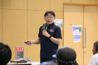 保護者向けに講義する吉田氏