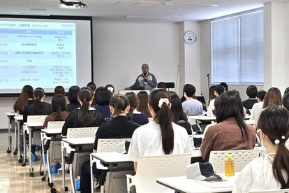 最先端の臨床検査用分析機器の開発現場を見学【医療検査学科】