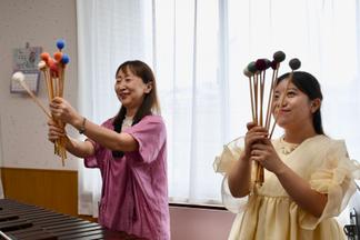 演奏を披露した九州打楽器合奏団の打楽器奏者