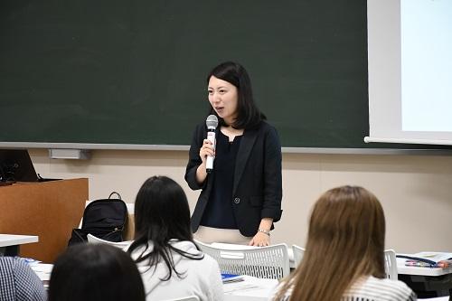 講師の西日本新聞社 二島朋美氏