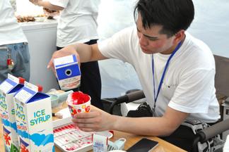 かき氷は、飛ぶように売れました
