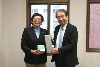 記念品も贈呈されました