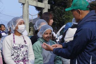 お互いに自己紹介をして交流