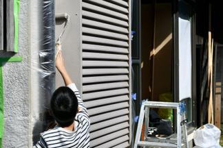 細かいところまで丁寧に塗装を進めます