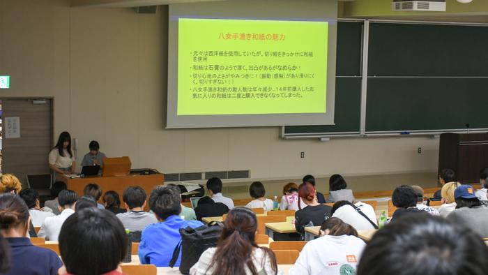 法学特殊講義で経済学部の学生が「八女市の伝統工芸とアートの可能性」をテーマに発表