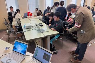 テレビ局による取材の様子