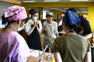 うまく膨らんで喜ぶ様子
