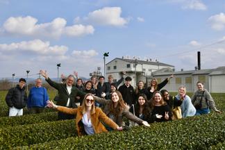 お茶畑で記念撮影