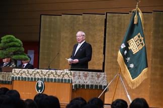 横倉義武久留米大学連合同窓会長