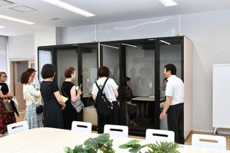 協同学習室2の2人用テレキューブをお試し。オンライン面接はこれでバッチリ！