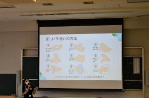手洗いの効果を実験。手洗いの前後で手のATP値を調べました。その後、正しい手洗いの方法を学びました。