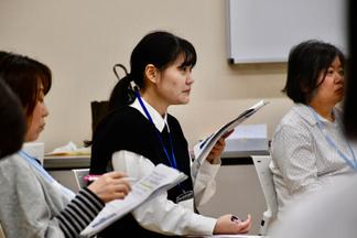 講師より説明を受ける受講生